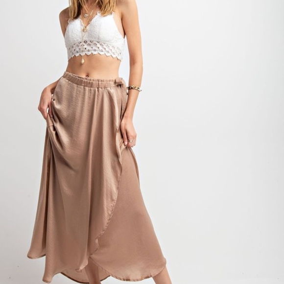 ✨LAST ONE✨Maxi Wrap Skirt - Picture 2 of 8